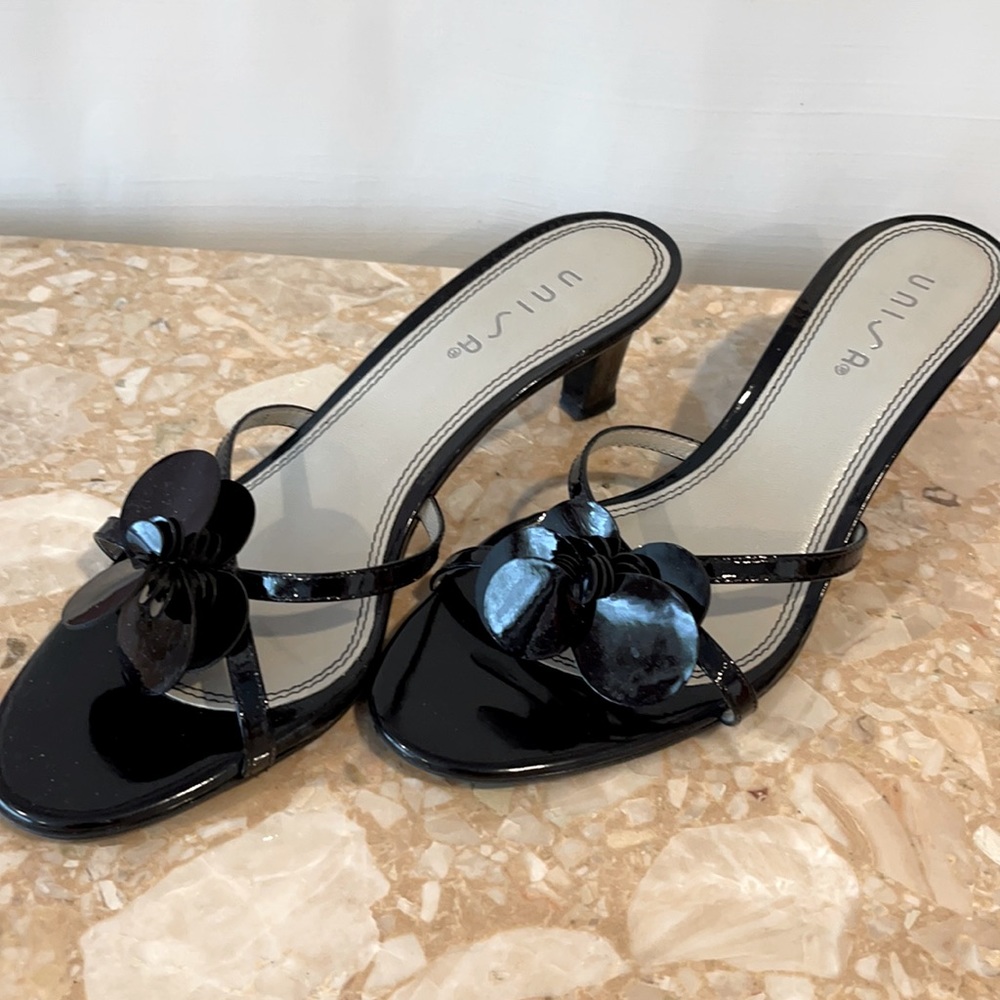 Like new Units black patent leather sandals.